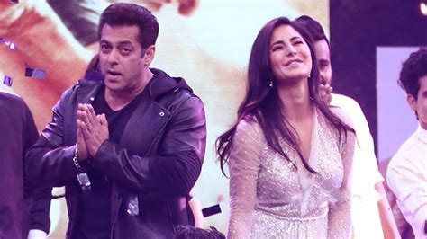 Salman Khan And Katrina Kaif Sings Together During Dabangg Reloaded Tour