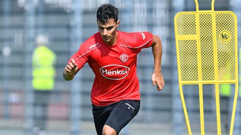 Kaan ayhan (fortuna düsseldorf) und seine freundin aylin haben geheiratet. Fortuna Düsseldorf - Der Fall Ayhan: Warum der Deal klemmt ...