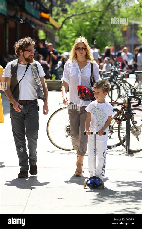 Kate Hudson And Her Son Ryder Robinson Out Shopping In Soho New York City Usa Jdh