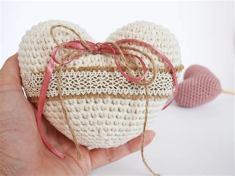 5 Free Crochet Patterns For A Ring Bearer Pillow