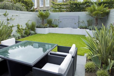 Inspiring Small Garden Design With Modern Furniture