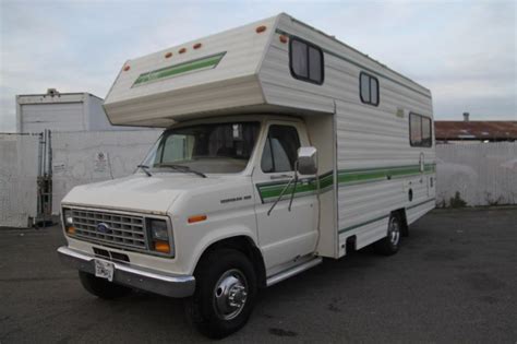 Finding a class a rv under 30 feet can be difficult. 1989 20' Ford Elite Class C RV V8 NO RESERVE for $1,450.00 ...