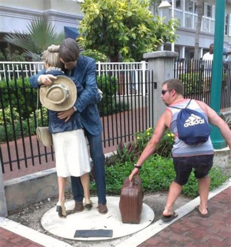 30 Hilarious Pictures Taken With Statues Fun With Statues Funny Statues People Having Fun