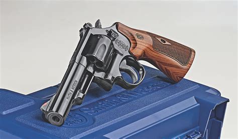 Review Smith And Wesson Model 19 Classic Revolver Shooting