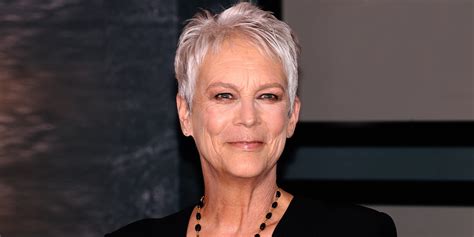 64 year old jamie lee curtis rocks her gray hair in a dazzling dolce and gabbana pink dress