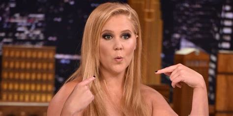 why amy schumer still lives in a tiny one bedroom walk up apartment in new york city