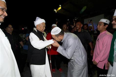 A complete information about the ceramah ustaz azhar idrus apk file you are downloading is provided before you download. Ustaz Azhar Idrus Minat Sokong BN?? Tengok La | REALITI INSAN