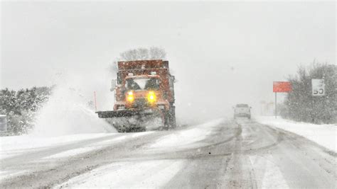 Blizzard Blasts Central Us Severe Storms Hit South