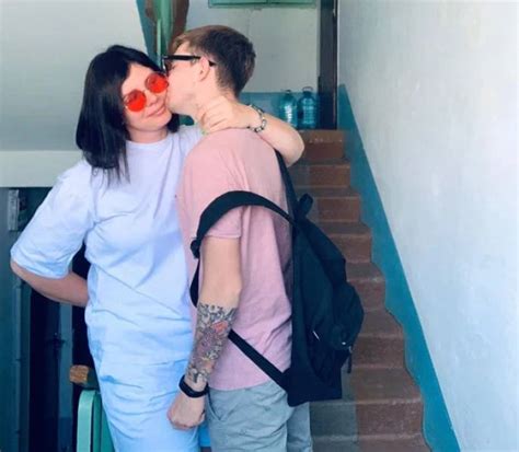 35 Year Old Russian Influencer Marries Her 20 Year Old Stepson Barnorama