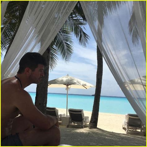 Robin Thicke And Girlfriend April Love Geary Share Steamy Vacation Photos