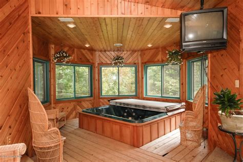 Season Room With Hot Tub Pixmob