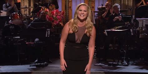 Amy Schumer Hosts Saturday Night Live Takes Aim At Gun Culture And The Kardashians HuffPost UK