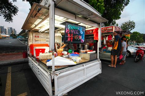 Малайзия, пучонг, 12a, 16 & 18, jalan puteri 1/5. Prawn Mee Food Truck outside Giant Bandar Puteri Puchong