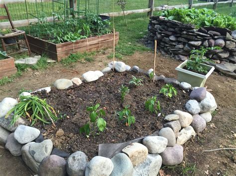 20 River Rock Flower Beds