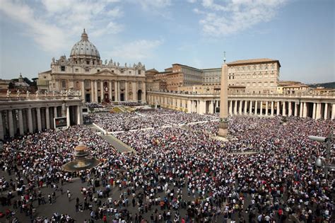 The vatican museums and art galleries house the priceless art collections. Il-Vatikan fil-mira ta' attakki ta' terroristi arrestati ...