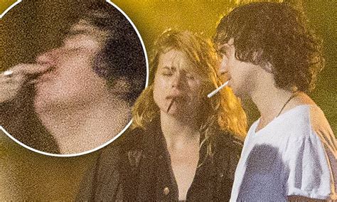 Billie piper and johnny lloyd. Billie Piper's new man Johnny Lloyd sniffs 'suspicious ...