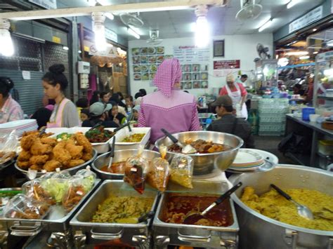 Terletak di timur bangkok, lokasi pertama yang boleh dikunjungi pelancong untuk mendapatkan makanan halal adalah petchaburi road soi 7. ...kita makan, makan, makan dan makan lagi!!: Makanan ...