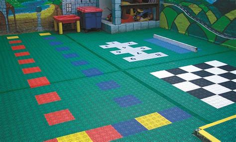 Donde disfrutar y aprender todos juntos. ¿Necesitas un suelo resistente para un patio de juegos?