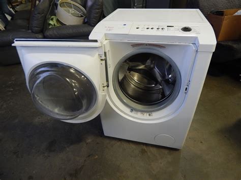 White Bosch Nexxt 500 Plus Series Front Load High Efficiency Washer