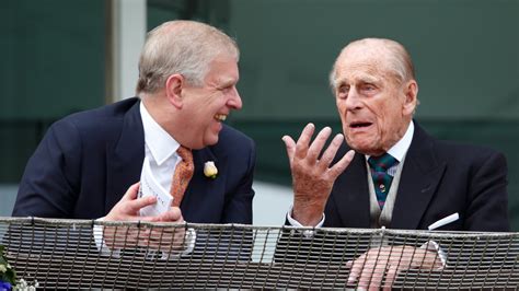 Prins andrew af storbritannien (da); 'Prins Andrew moest stap terug doen van vader en broer ...