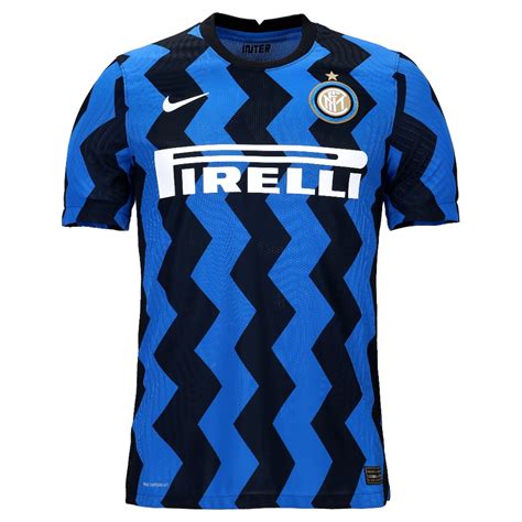 Nike ed inter nuova maglia 2021, dopo avere tolto i veli al kit che la compagine nerazzurra indosserà nella prossima stagione, è giunto il momento. Le foto della nuova maglia dell'Inter 2020/2021 | News