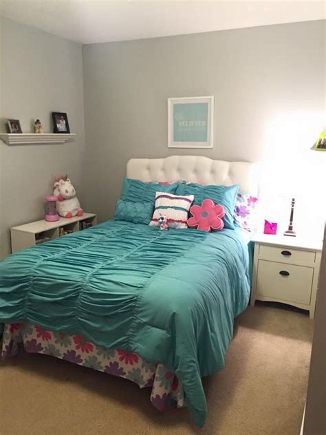 Choose the perfect modern farmhouse neutral paint colors for a. "Silvery Moon" by Benjamin Moore. | Benjamin moore bedroom ...