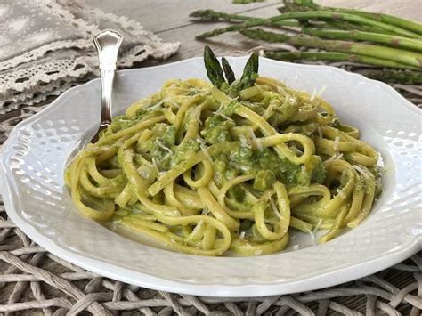Così semplici ma così ricche di gusto. Pasta con asparagi selvatici o coltivati. Ricetta facile ...