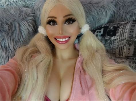 La Ragazza Barbie In Silicone Spende Centinaia Di Migliaia Di Dollari Per Assomigliare Alla