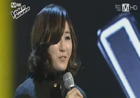 2010년 디지털 싱글 저기요를 통하여 솔로가수로 정식 데뷔하였다. '보이스 코리아' 심사위원 4인방, 요아리 '미아'에 감탄