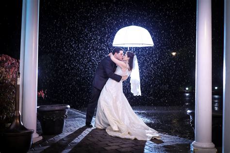 6 Reasons Why Rain On Your Wedding Day Can Be Awesome Brides Of Li