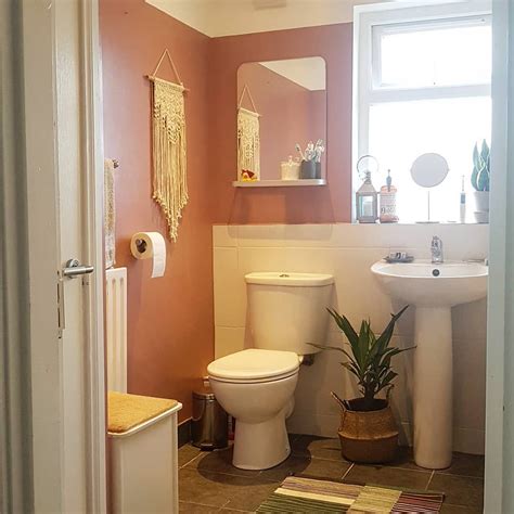 The newspaper has some 400,000 readers a day, so that's a. 16 Pink Bathroom Ideas