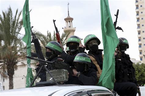 The militant group hamas has fired rockets into israel from gaza just minutes after the passing of its ultimatum for israel to withdraw security forces from both the jerusalem compound that is home to the. Hamas se prepara para la guerra a medida que empeora la situación en Gaza