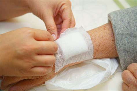 How To Care When Gauze Stuck To Wound Scrapes Cuts And Burns