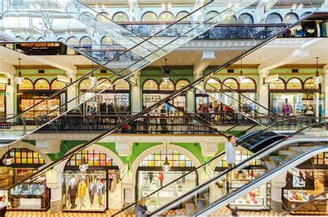 The origins of jigsaw puzzles go to the 1760s when the european map makers pasted maps onto wood and cut them into small pieces. Pin by Helen Hoe on Jigsaw puzzle | Victoria building ...