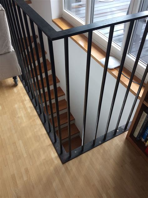 Treppengeländer aus 12 x 60 mm. Wohnzimmer Geländer | Geländer, Metall treppengeländer ...