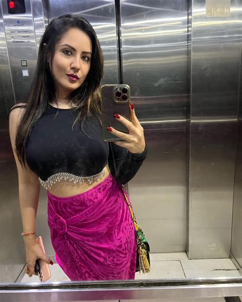 mahadev fame puja banerjee flaunts huge cleavage and milky boobs puja banerjee boldest photos