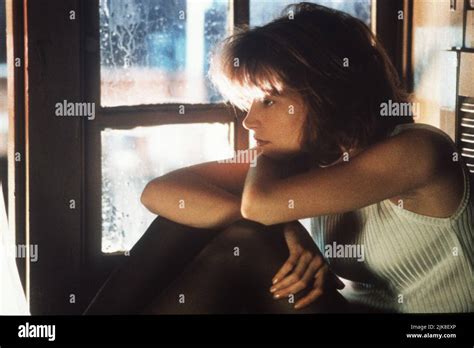 Bridget Fonda 1993 Hi Res Stock Photography And Images Alamy