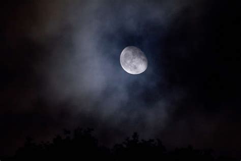 Moon Night Sky Clouds Hd 4k 5k Coolwallpapersme