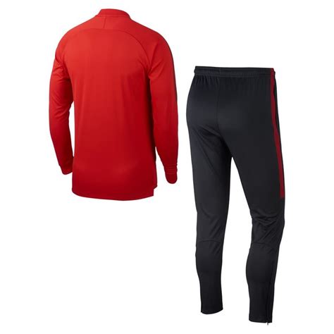 Trockener tragekomfort auf dem platz und darüber hinaus. Paris Saint-Germain Trainingsanzug Dry Squad Knit CHL ...