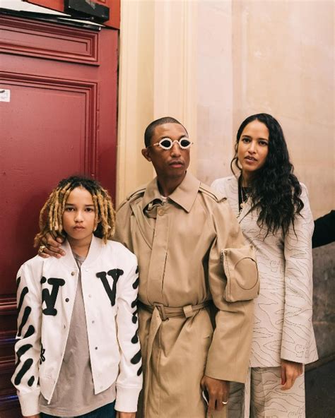 Pharrell Williams Wife And Son Sit Front Row At Off White Pfw Show