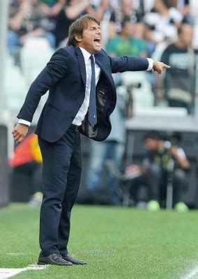 انشىء اللعبة العب ضد الكمبيوتر. كونتي: ظننت أن لاعب فيرونا سيراقب بيرلو في دورة المياه ...