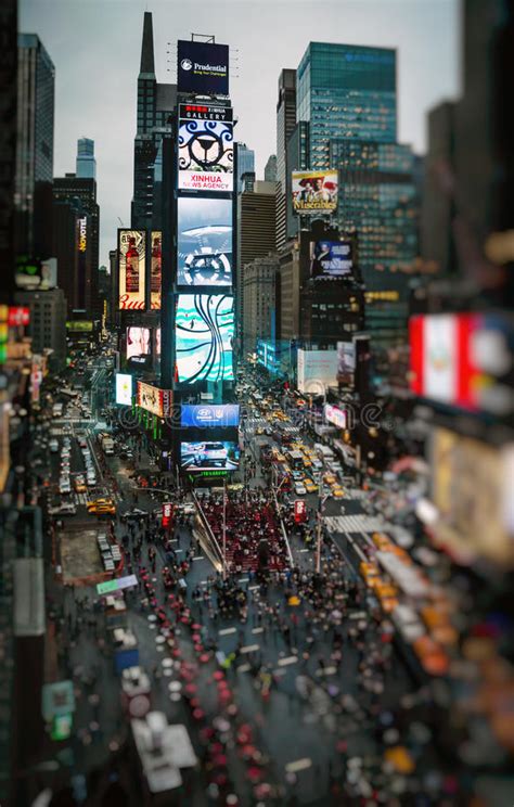 Blurred Manhattan Street Scene Editorial Stock Photo Image Of Rush