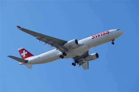 Swissair Airbus A330 New York Sky Landing Jfk Airport Stock Photos