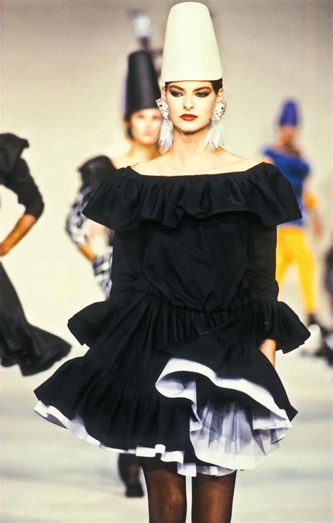 Linda Evangelista Walked For Yves Saint Laurent Rtw Fw 1988 Fashion