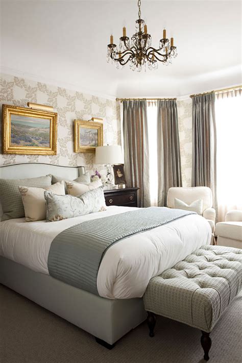 La camera da letto è una delle stanze più importanti di tutta la casa, una stanza infatti in cui ci lasciamo andare al relax più assoluto e in cui trascorriamo intonacature, tinteggiature e decorazioni delle pareti sono altre tipologie di opere molto diffuse da effettuare in base alle esigenze della stanza. Come Arredare una Camera da Letto Romantica col Grigio ...