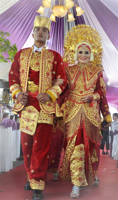 Pin on Wedding Party in West Sumatera (Baralek Minangkabau)
