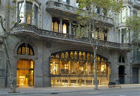 Más de 30 años de experiencia, con más de 100 edificios. Buildings by Domenech i Montaner in Barcelona: The First ...
