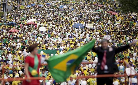 O intuito da manifestação era, alegadamente, demonstrar que não há racismo em portugal… bom, se todos os racistas estivessem estado na manifestação, então seria verdade, os racistas seriam tão. Manifestação contra o governo - Brasília - 13/03/2016 ...