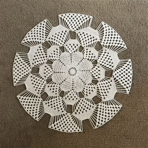 Pineapple pinwheel by agnes russell made using thread and a 1.65mm crochet hook. Ravelry: table topper in 3D pattern by Cindi Edwards ...
