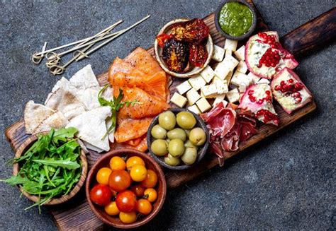 We did not find results for: Ham serrano, smoked salmon, dried and fresh tomatoes olive ...